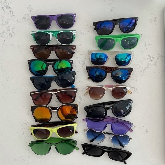 Accessories - Sunglasses, 18 pairs